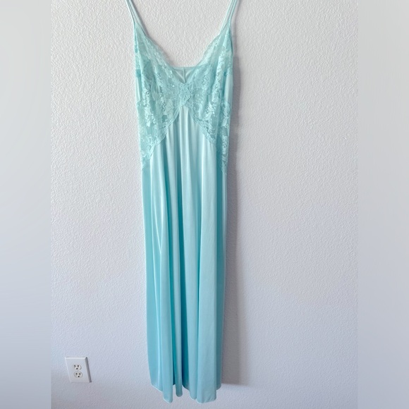 Vintage blue nightgown - Picture 2 of 2